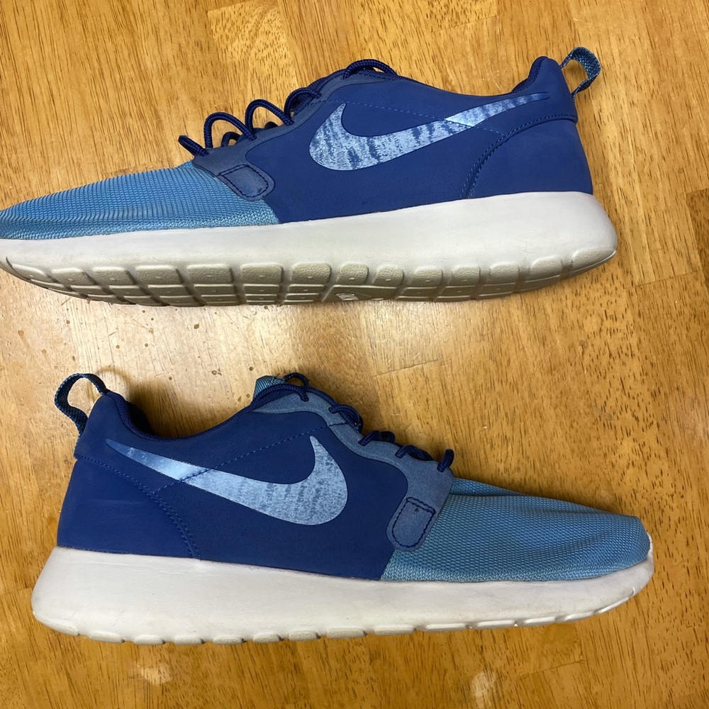 Nike men’s hyperfuse roshe run size 10.5 sky blue